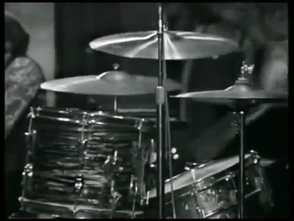 1967 – Johnny Hallyday – Aussi Dur que du Bois (Noël des Enfants du Monde – Gala de l’UNICEF, 2ème Chaîne, 24 Décembre)