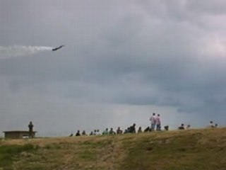 F16 cabré passage lent