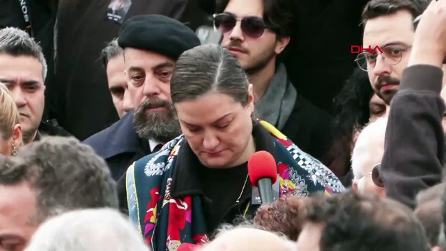 İlber Ortaylı’nın kızı Tuna Ortaylı, cenaze töreninde konuşurken gözyaşlarını tutamadı