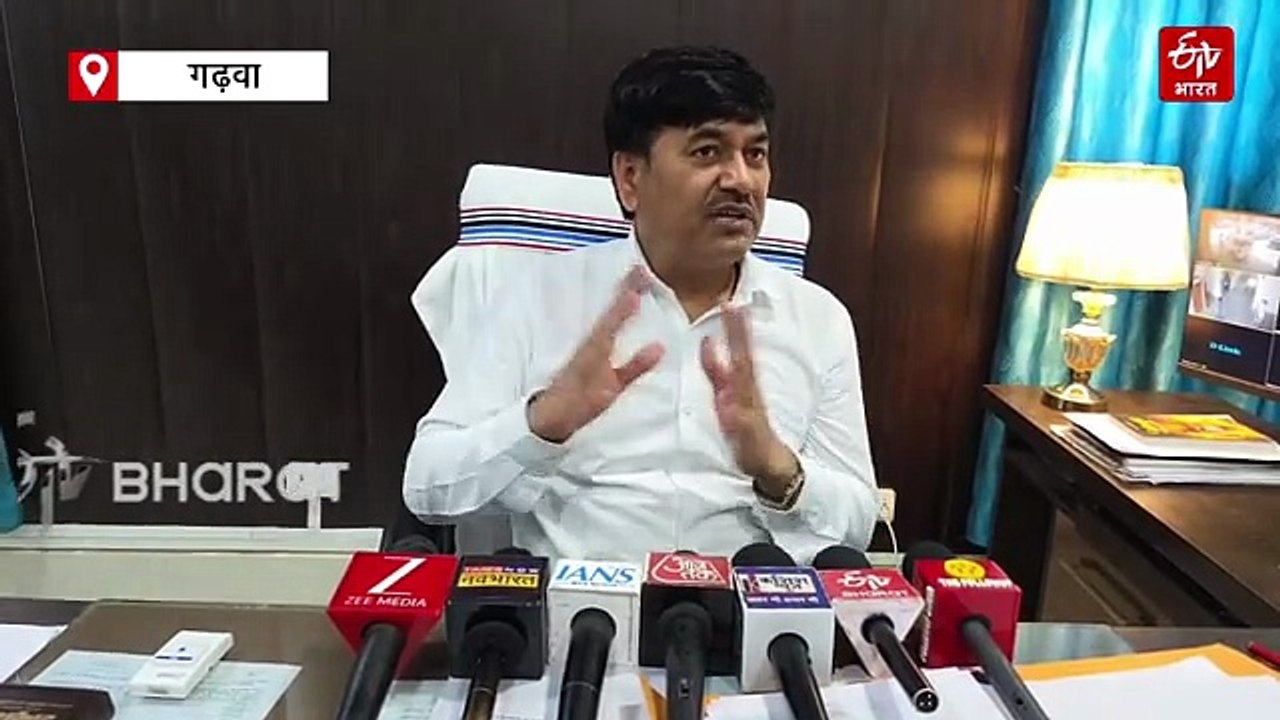 गढ़वा में एसडीएम संजय पांडेय ने की छापेमारी, 70 सिलेंडर जब्त, मामला दर्ज
