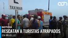 Turistas de Jalisco quedan atrapados en muelle de Veracruz por violento oleaje