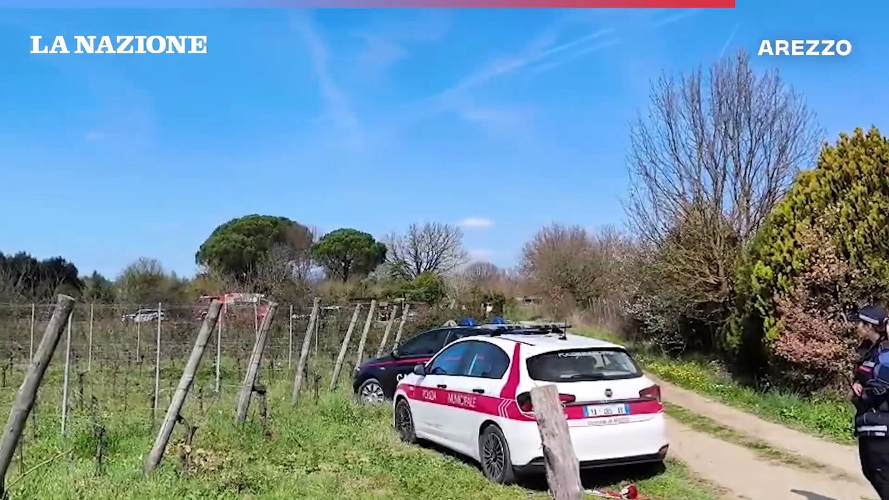 Incidente ad Arezzo, muore nell'auto andata a fuoco