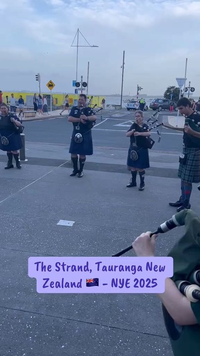 Massed Pipe Band Playing Scotland the Brave & The Rowan Tree, at The Strand, Tauranga, NZ on NYE 25
