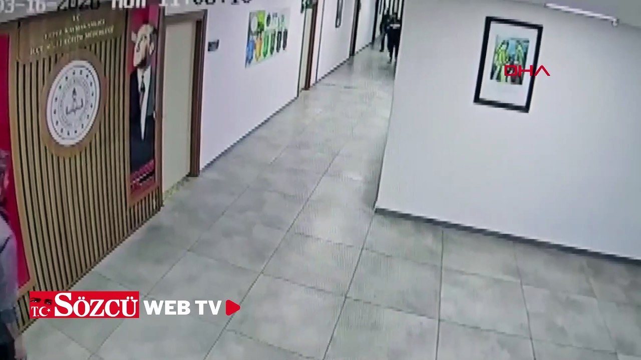 Kaymakamlık binasında ateş açıp, kendini odaya kilitledi