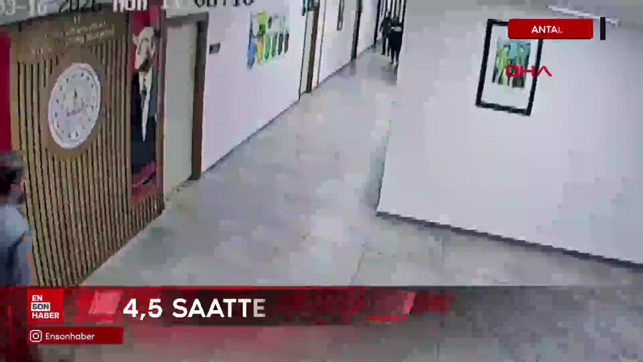 Antalya'da kaymakamlık binasında ateş açıp, kendini odaya kilitledi