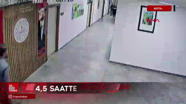 Antalya'da kaymakamlık binasında ateş açıp, kendini odaya kilitledi