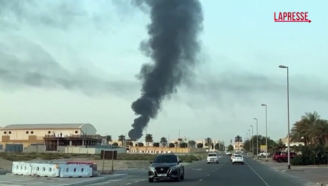 Dubai, un drone iraniano provoca un incendio all'aeroporto