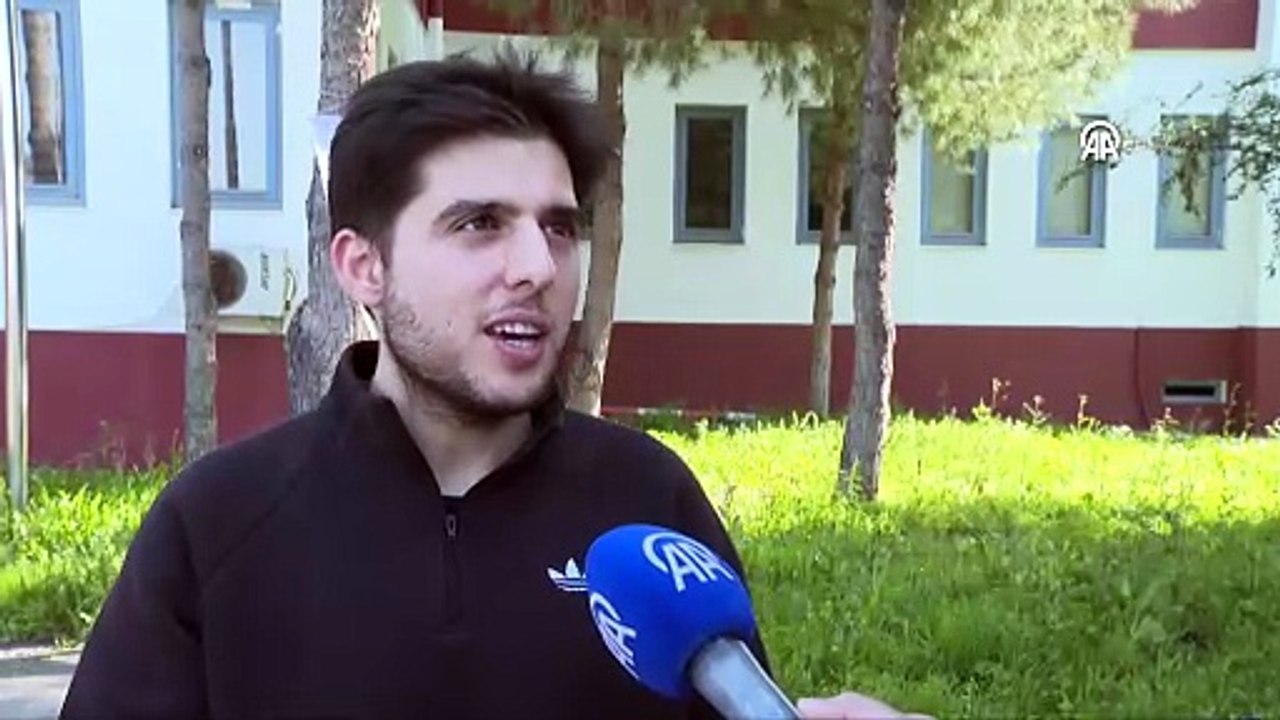 İKÇÜ'lü öğrenciler, su krizine dikkati çekmek için farkındalık koşusu düzenledi | Ajansspor | AA