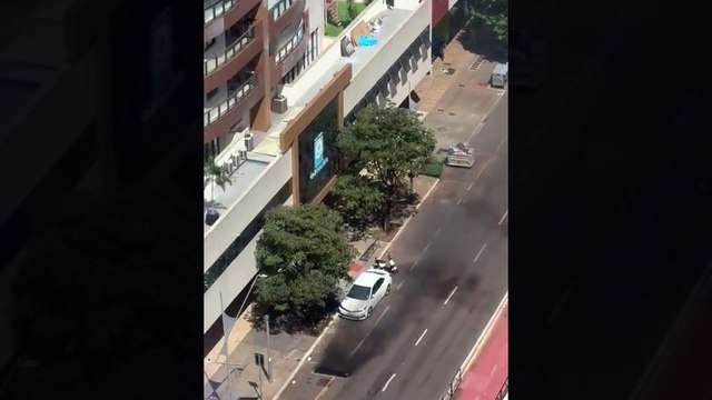 Incêndio em rede elétrica subterrânea leva à evacuação de edifícios em Maringá