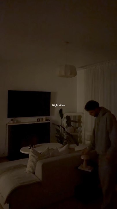 L’un de mes moments préférés. 🧡Lumière douce, bougies…Le moment de se relaxer et de décompresser après une grosse journée. 💆🏻‍♂️Et toi, c’est quoi ton moment préféré ?Pense à t’abonner. 🏼