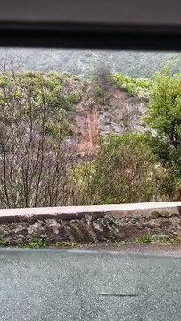 Paura nel Catanzarese: frana tra Magisano e San Pietro, strada chiusa al traffico