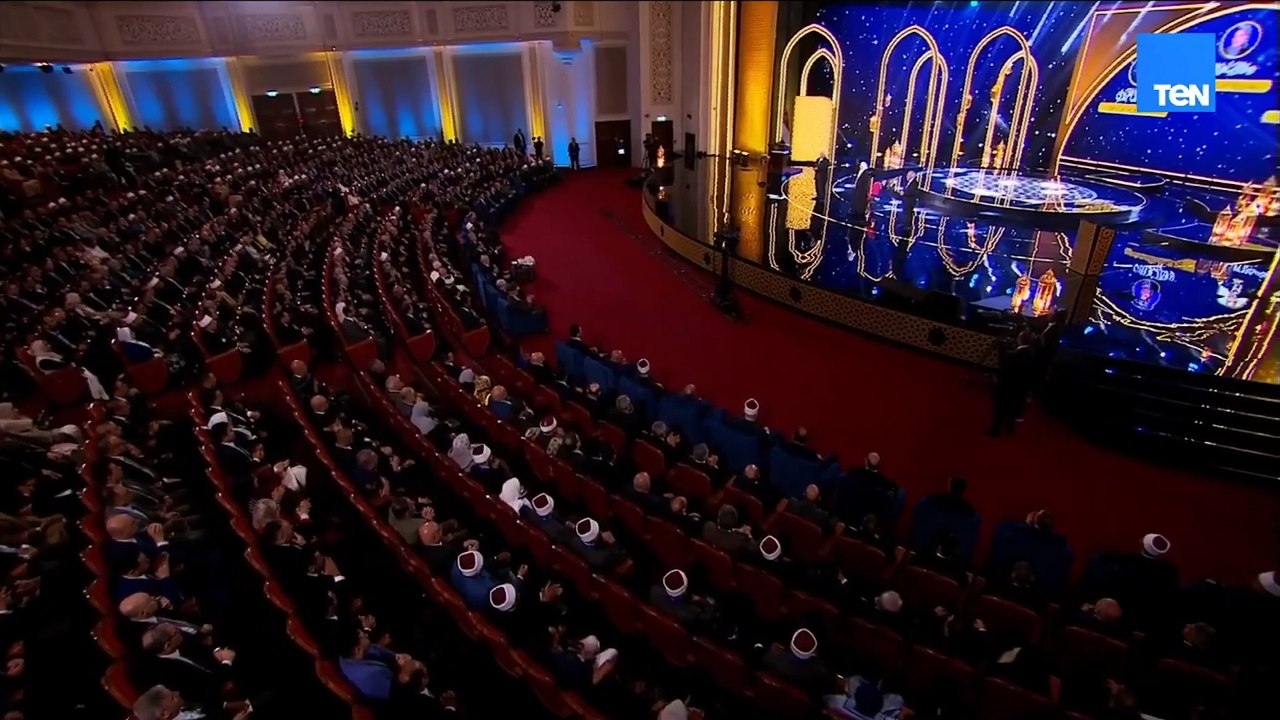 أقعدي يادكتورة هاجر.. شاهد ماذا طلب الرئيس من د. هاجر سعد الدين