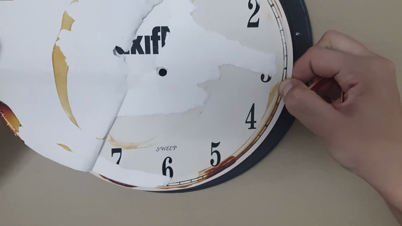 Tırnak Makası İle Duvar Saati Parçaladık