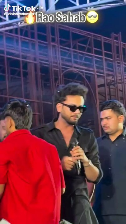 Elvish Yadav sang a song in laughter chef season 3 unlimited entertainment on color TV