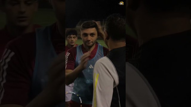تحية مارسيل كولر للاعبين بعد الفوز على المقاولون العرب