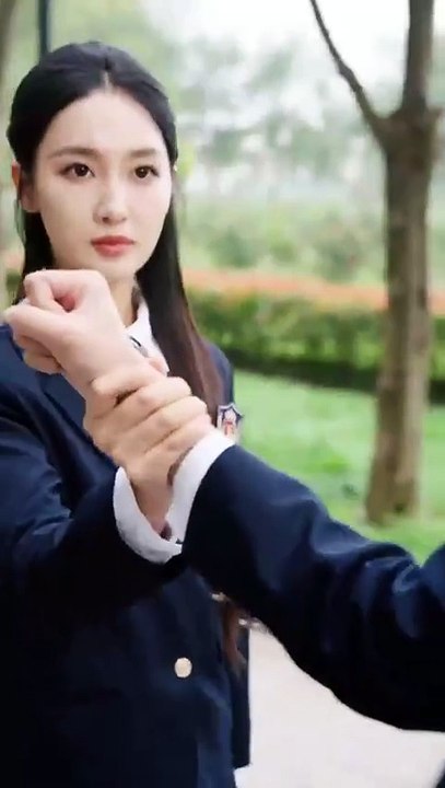 She Died Protecting Them  Reborn as the Abandoned Heiress They Knelt to Protect