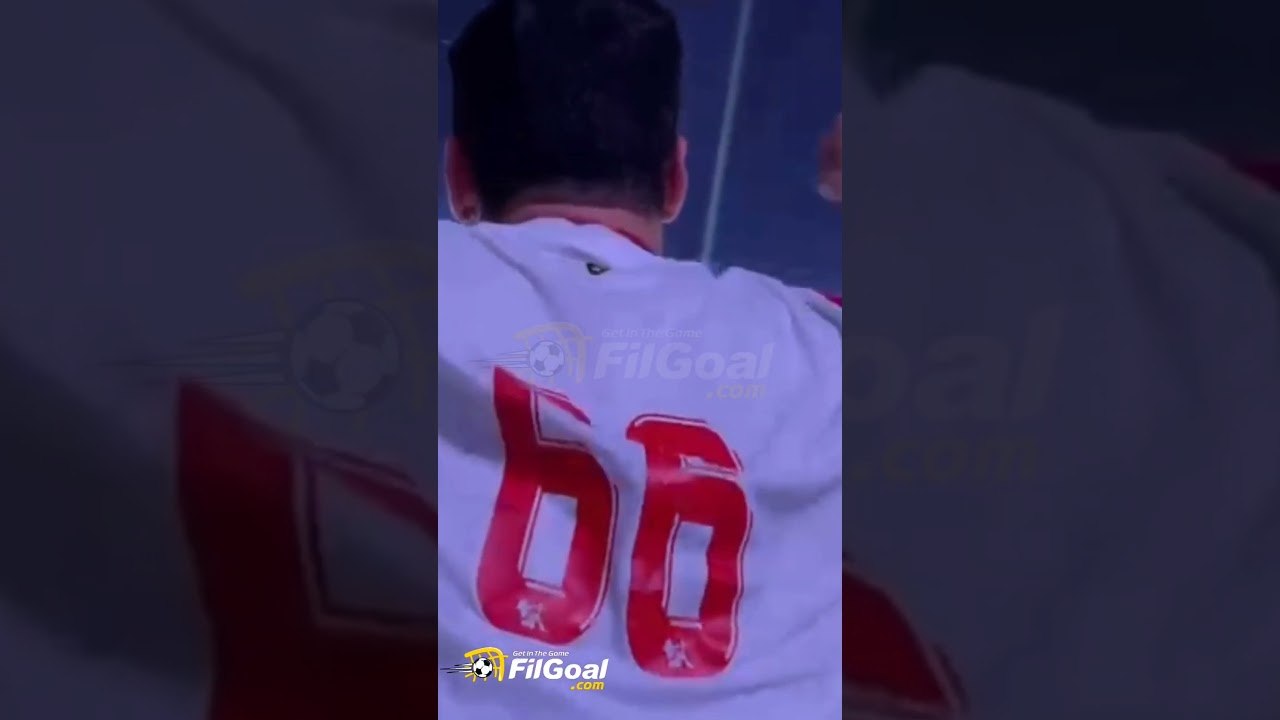 أحمد الأحمر يهدي جماهير الزمالك الكأس للاحتفال...