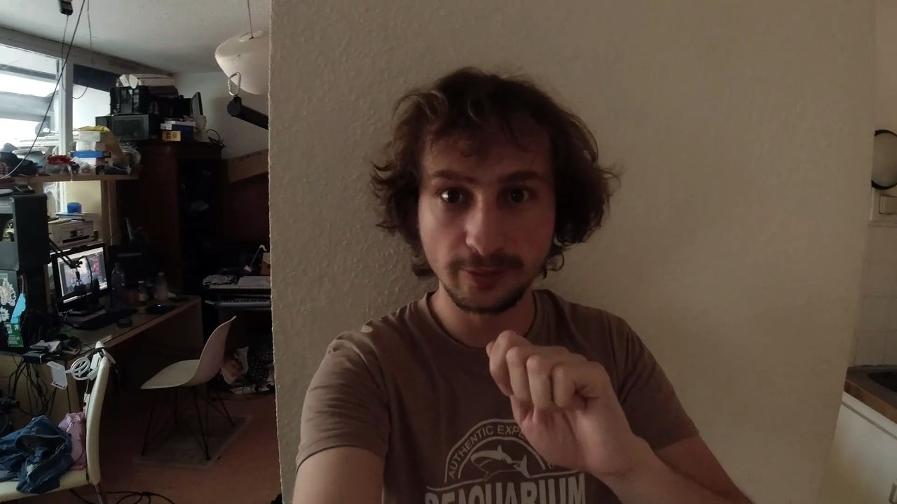 J'ai regardé "Eastern Europeans When It's +5℃ | Danny Silver" et d'autres vidéos