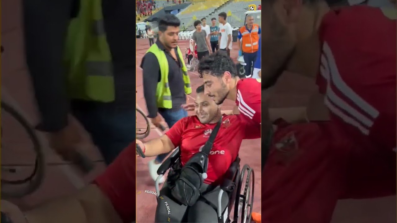 أكرم توفيق مع جائزة رجل المباراة وتحية من كولر 👏