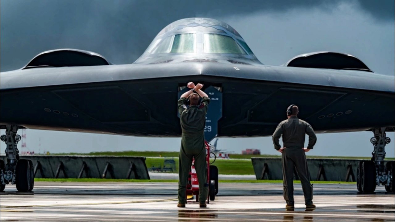 🔥 12 B-2 Spirit Stealth Bombers MASS FLY-OFF! 💥 Ultimate Stealth Power & Global Strike Dominance Unleashed✈️