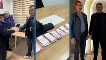 Hatay’da yolda buldukları içinde 176 bin lira olan çantayı sahibine ulaştırdılar