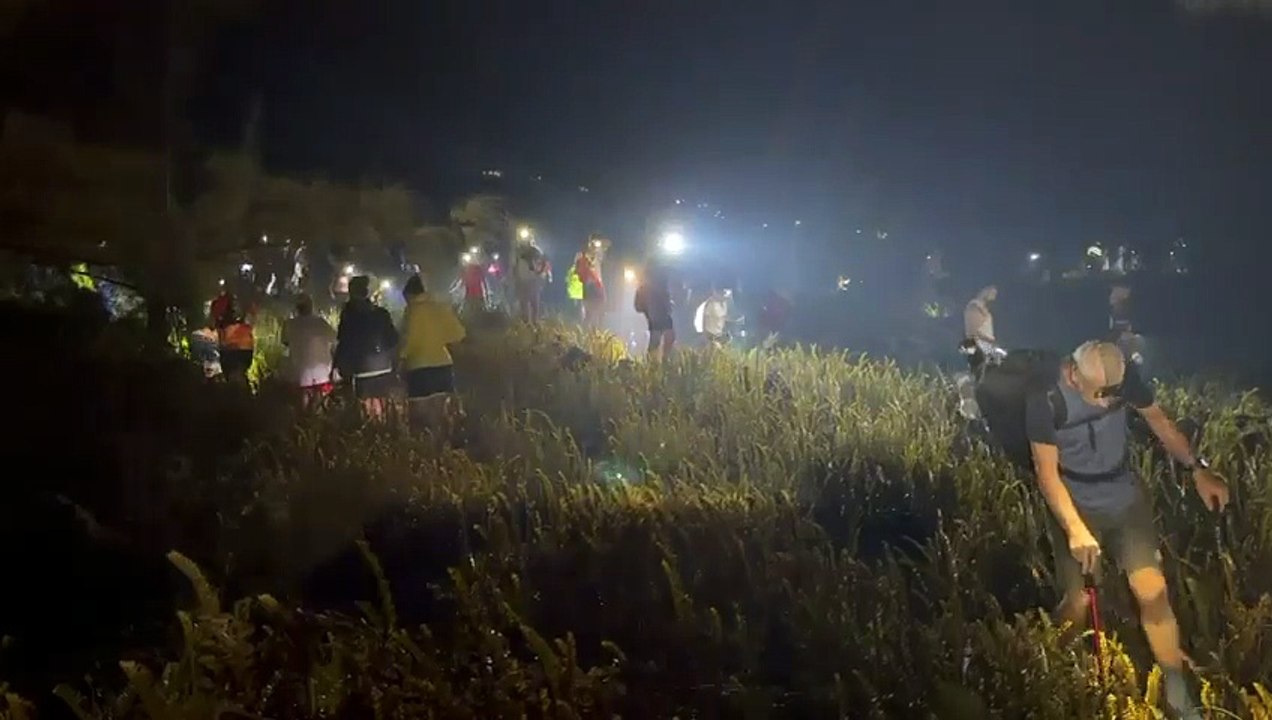 Ruée vers la coulée du volcan