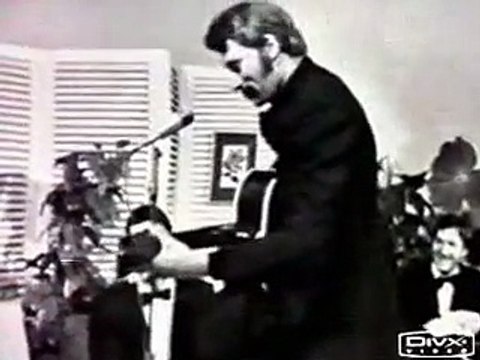 1967 – Johnny Hallyday – Le Gorille (Couplet à la guitare) (Sacha Show, 1ère Chaîne, 29 Mars)