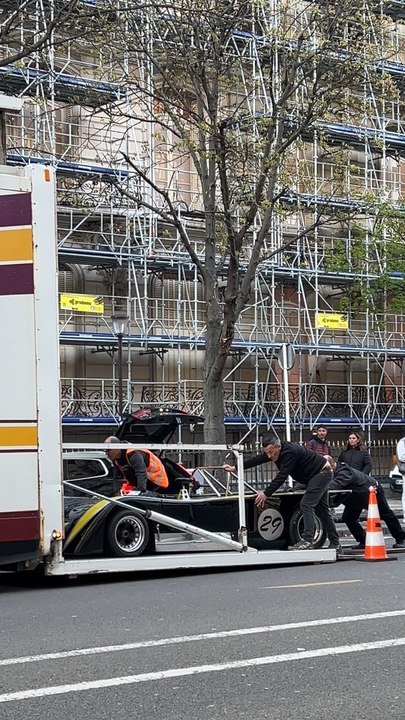 Vintage classics and roaring Ferraris lighting up the streets of Paris 🏎️✨