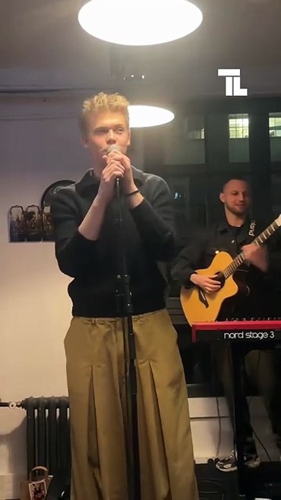 TL - Charles Doré interprète son album en live durant sa release party