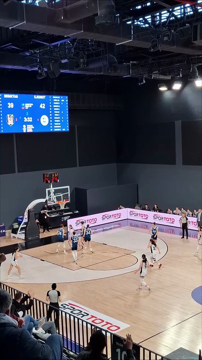 Üçüncü Çeyrek Sonucu - Beşiktaş 43-51 Emlak Konut - Basketbol Gençler Ligi Kızlar 11. Hafta