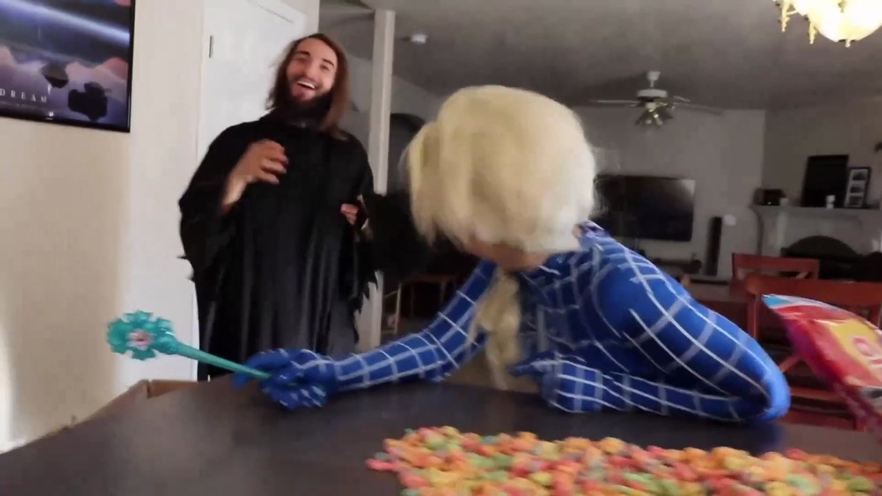 Frozen Elsa vs Venom vs Joker vs Blue Spiderman & Scream - Food Fight Real Life Superhero Movie