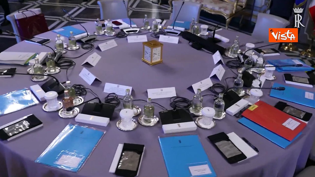 Custodie per telefoni schermate "Faraday bag" al Consiglio Supremo di Difesa contro intercettazioni