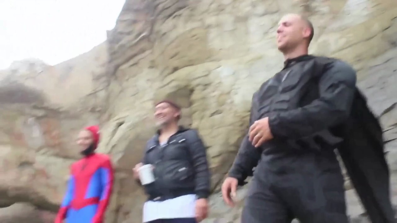 Spiderman vs Venom vs Batman vs Hulk - Superhero Battle - Tropical Island Fight