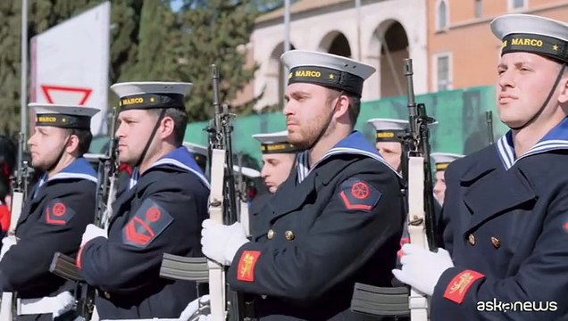 Giornata Unità: Mattarella depone corona, poi le Frecce Tricolori