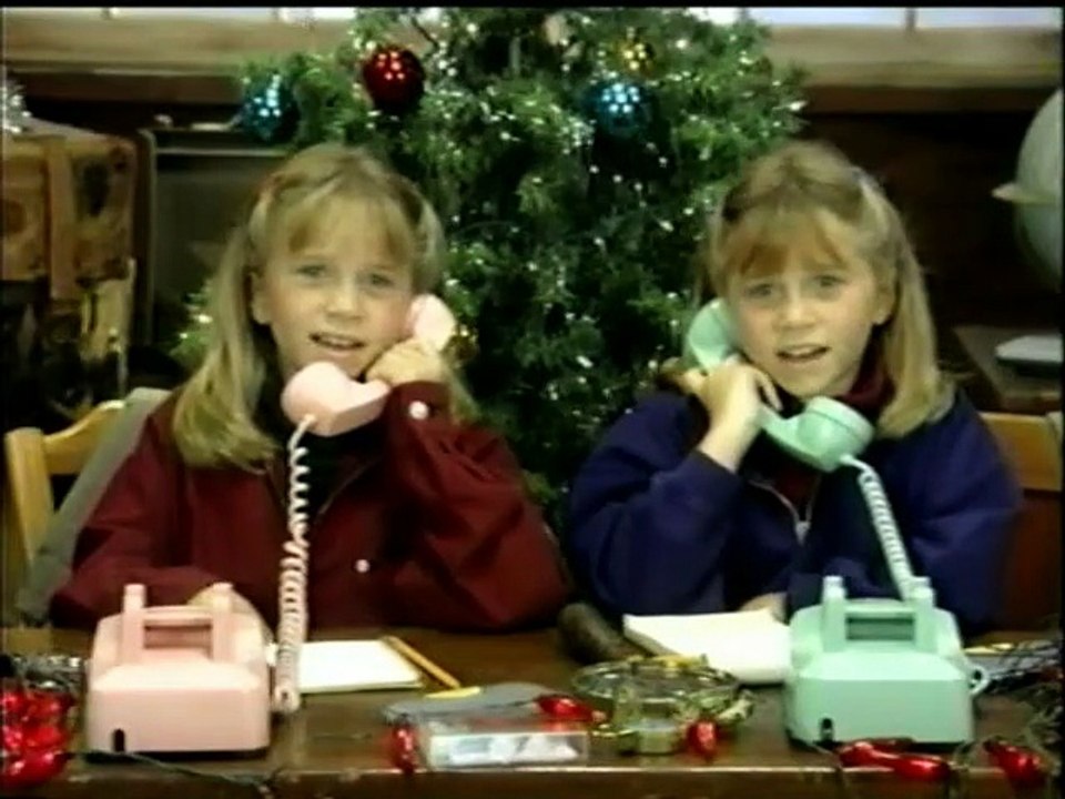 The Adventures of Mary-Kate & Ashley - The Case of the Christmas Caper (1995) [VHS]