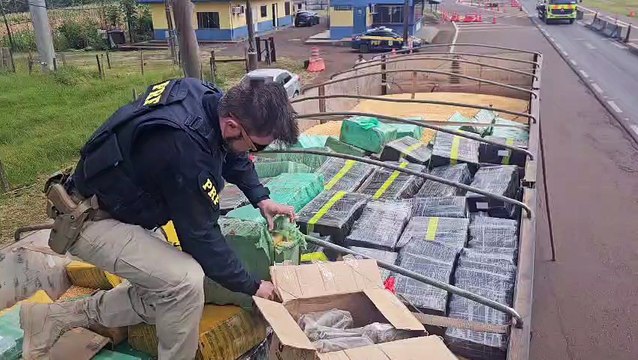 PRF apreende carreta carregada com maconha na BR-163, em Lindoeste