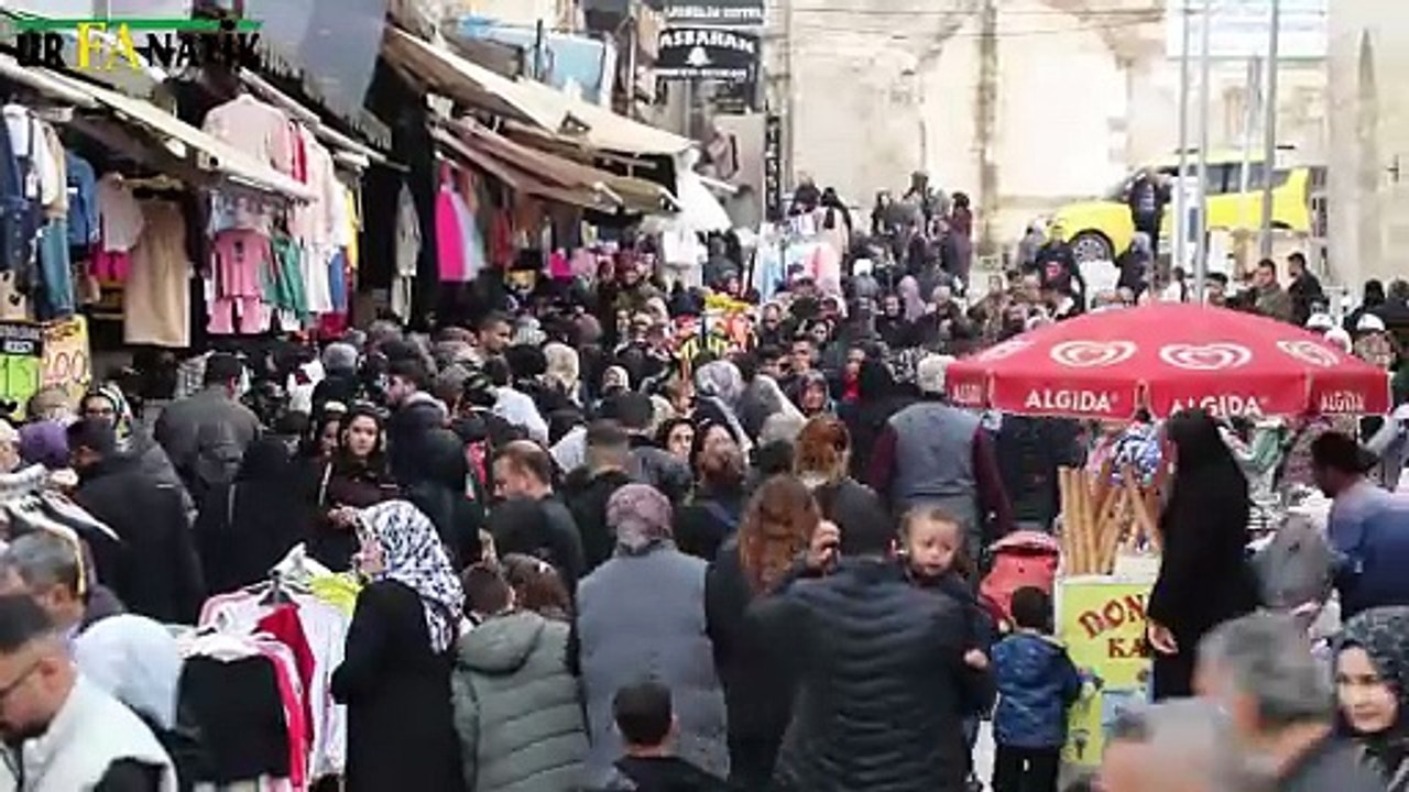 Şanlıurfa’da İğne Atsan Yere Düşmez! Bayram Bereketi...