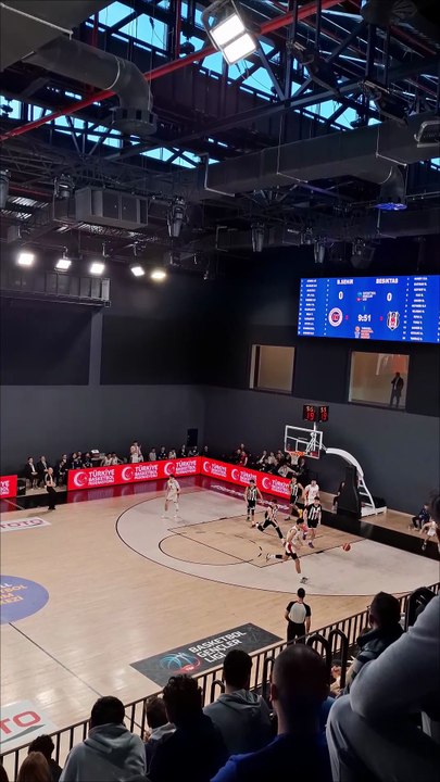 İlk Çeyrek Sonucu - Bahçeşehir Koleji 13-20 Beşiktaş - Basketbol Gençler Ligi Erkekler 11. Hafta