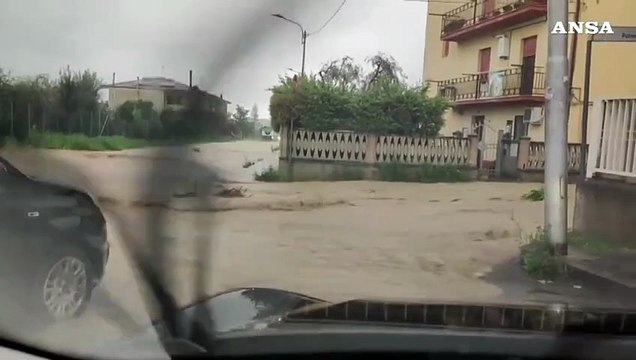 Maltempo, forti piogge e allagamenti nel Cosentino