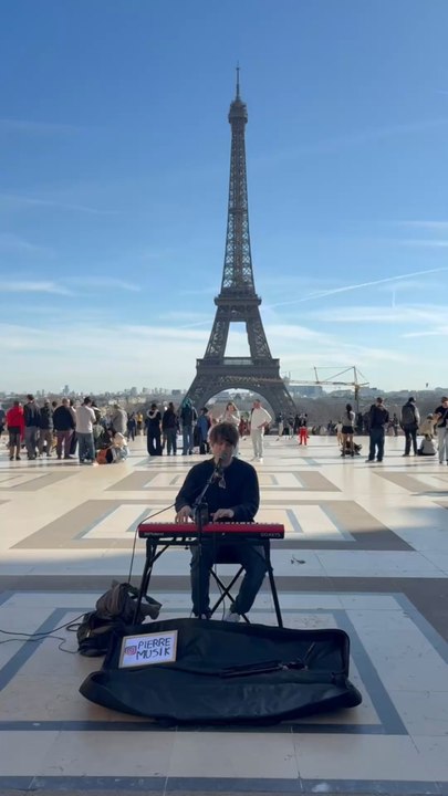 Are u happy to be in paris, OUI