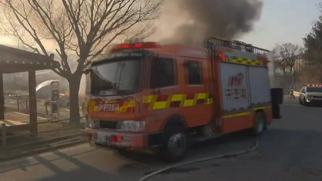 충남 천안 주택 화재...인명 피해 없어 / YTN