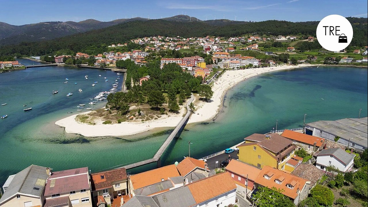 El pueblo pesquero de Galicia que ha escapado al turismo: un Conjunto Histórico-Artístico con casas tradicionales y playas vírgenes