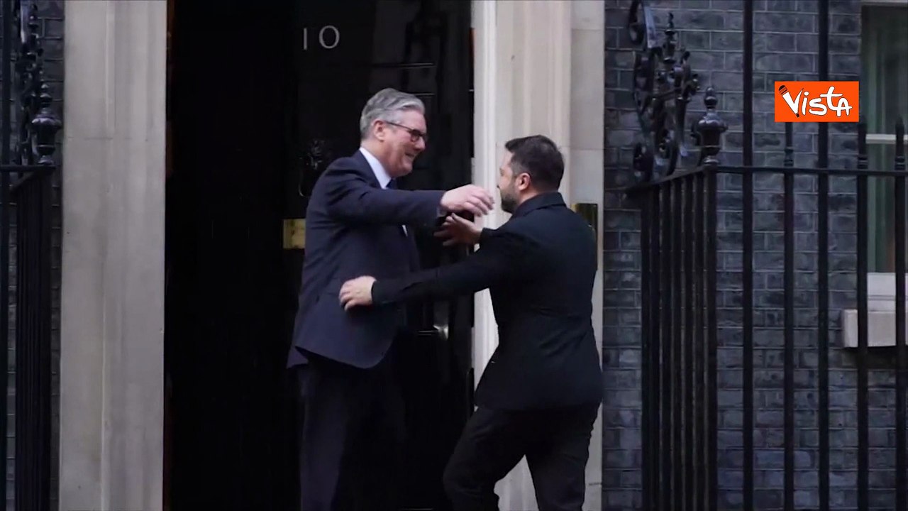 Zelensky ricevuto da premier britannico Starmer a Downing Street, a Londra