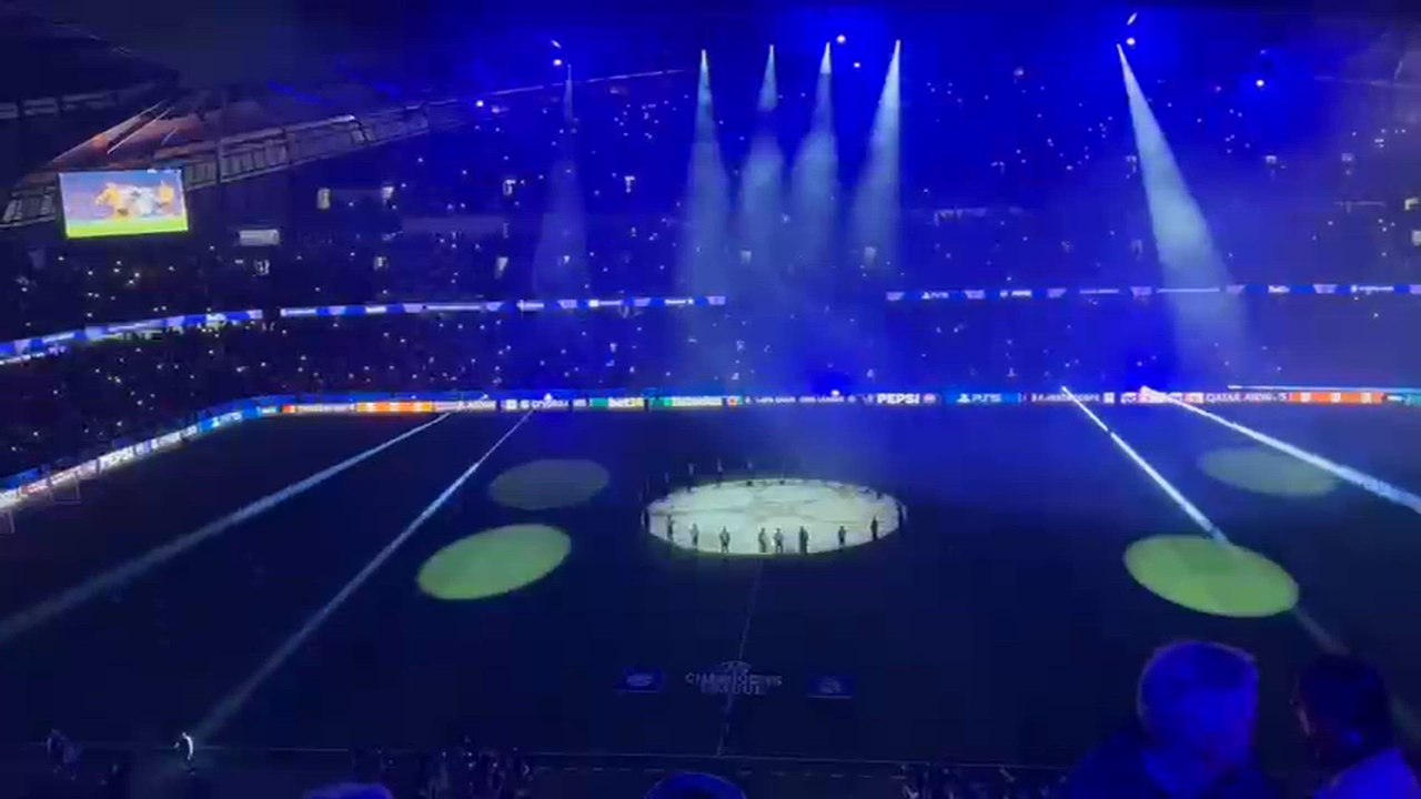 Ambiente de remontada en el Etihad previo al Manchester City - Real Madrid