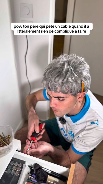 Ton père qui pète un câble quand il a littéralement rien de compliqué à faire