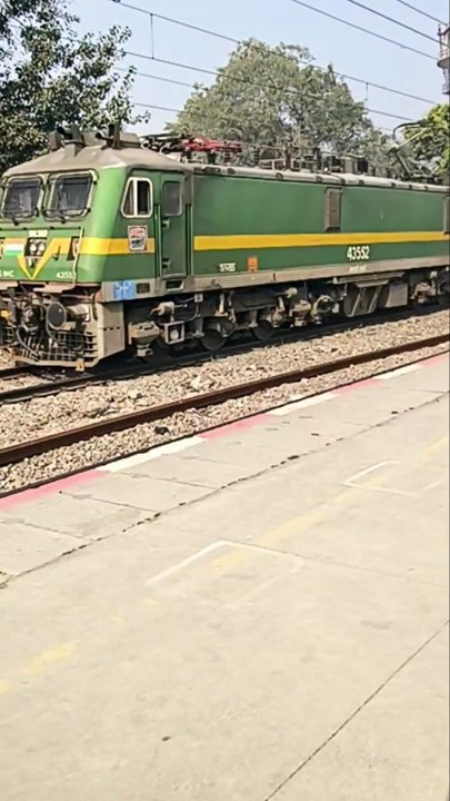 WAG 9 Locomotive Hauling High-Speed Parcel Van Train | Indian Railways