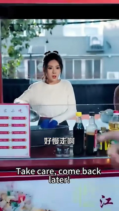 In the face of the ridicule and shamelessness of the wealthy family, she sneered at the real daughter, didn't care that she waited for her career to blossom, gained a firm foothold in the wealthy family, and slapped those who had despised her with her str