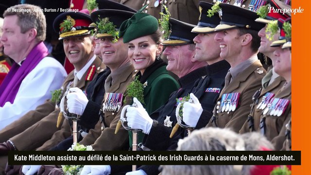 Kate Middleton élégante pour la Saint-Patrick : broche en or et long manteau vert, elle décore Seamus, la mascotte des Irish Guards