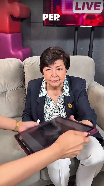 Boots Anson Roa-Rodrigo signs her old photos | PEP Challenge