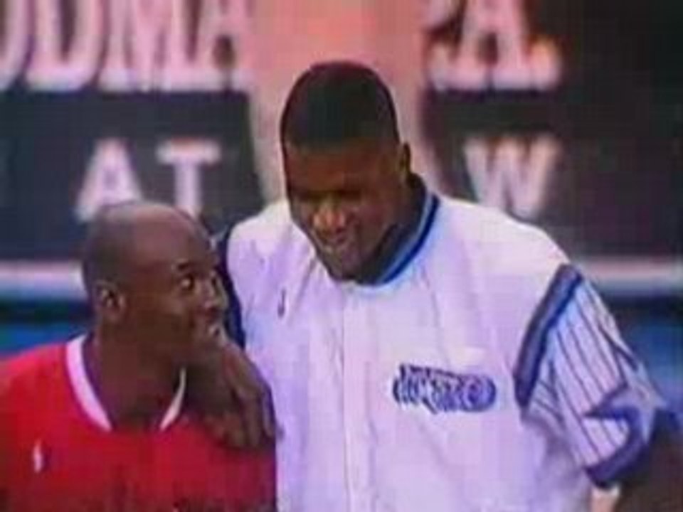 MICHAEL JORDAN BLOCKS SHAQ IN THEIR FIRST MEETING